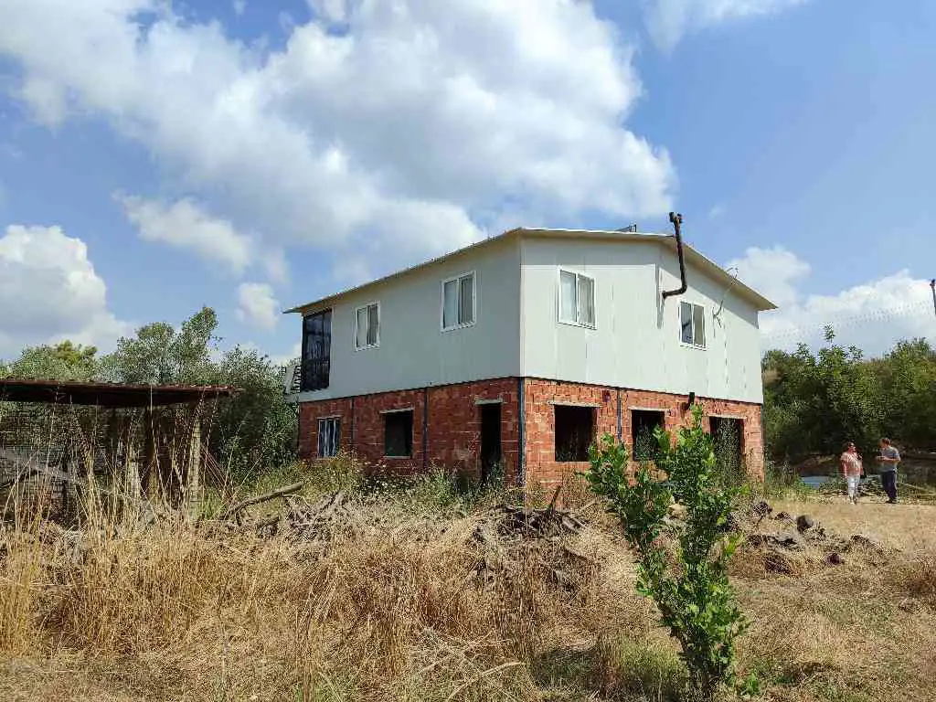 HOCALAR'DA SATILIK EV VE ARAZİ