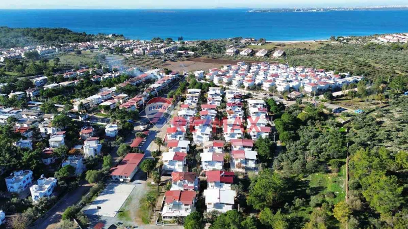 RE/MAX COOL'DAN DENİZE 500 MT. MUHTEŞEM KONUMLU 4+1 İKİZ VİLLA 