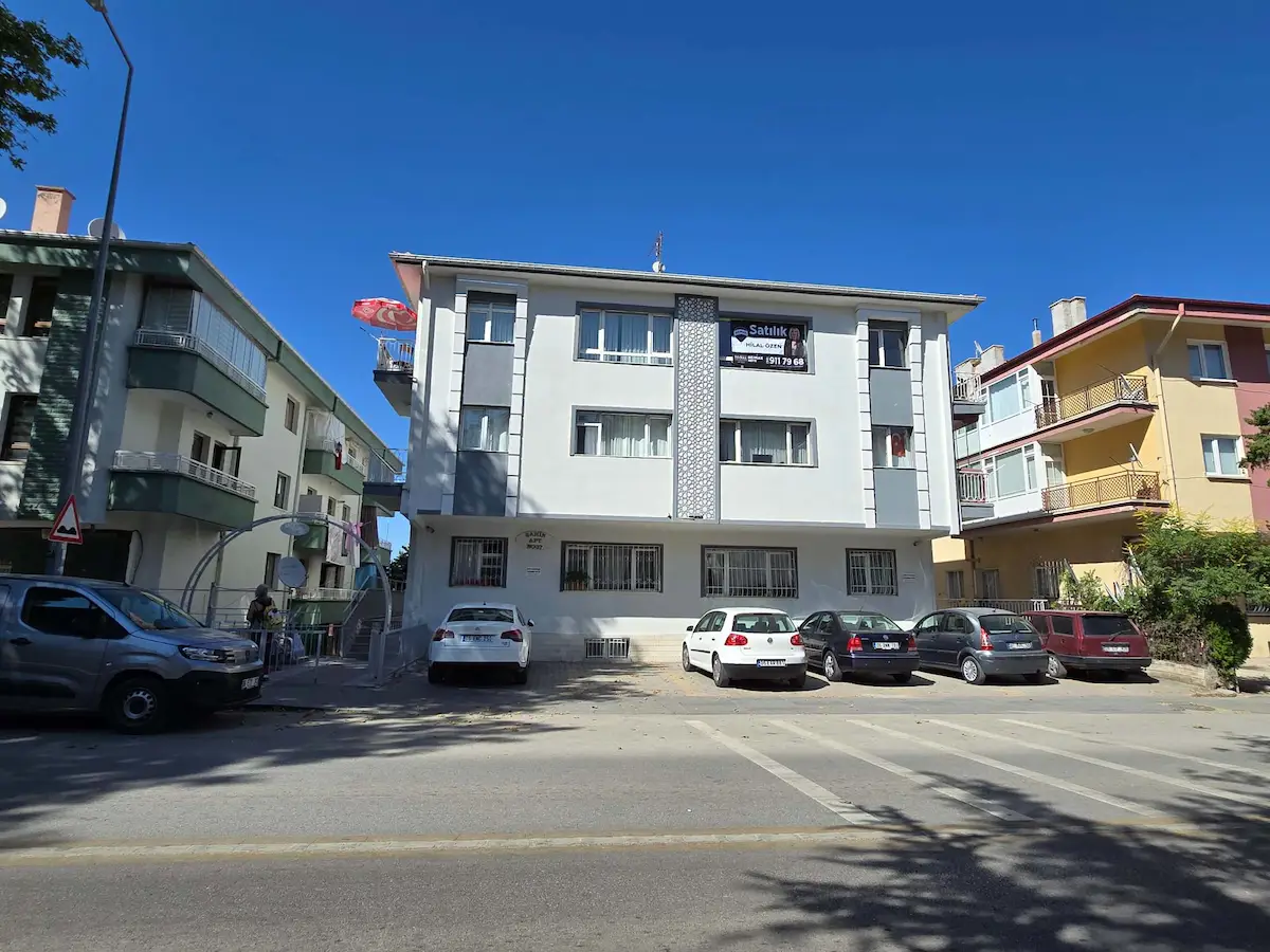 DİKMEN İLKER CD. ARA KAT BOŞ 3+1 SATILIK DAİRE