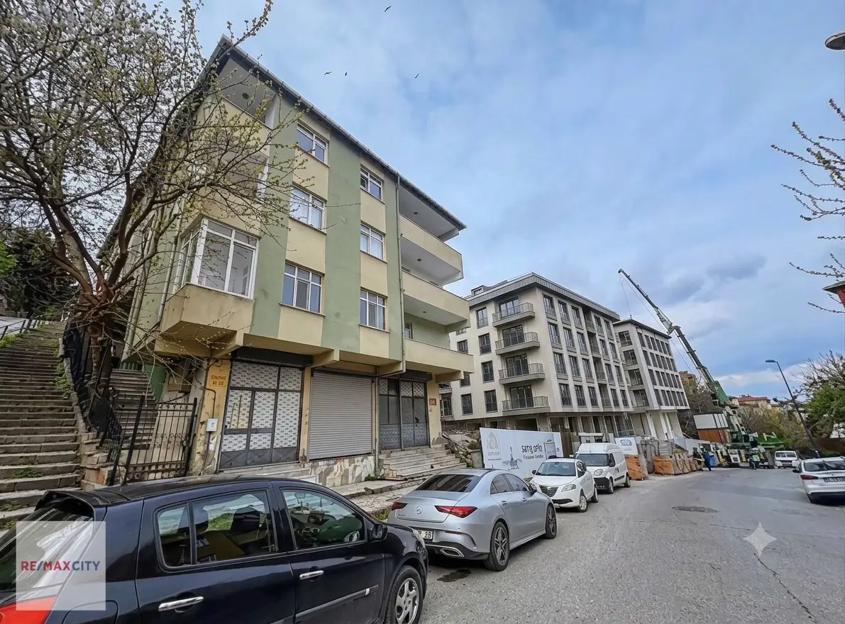 ÜSKÜDAR KÜPLÜCE’DE 2+1 | 110 M² BRÜT | BALKONLU | DOĞALGAZ KOMBİLİ | BOŞ