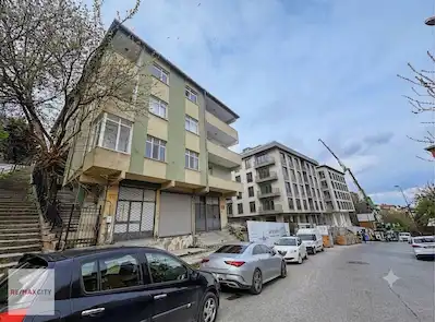 ÜSKÜDAR KÜPLÜCE’DE 2+1 | 110 M² BRÜT | BALKONLU | DOĞALGAZ KOMBİLİ | BOŞ