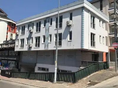ÜMRANIYE HAMZA YERLIKAYA BLV’DE ÇOK AMAÇLI KOMPLE KIRALIK BINA