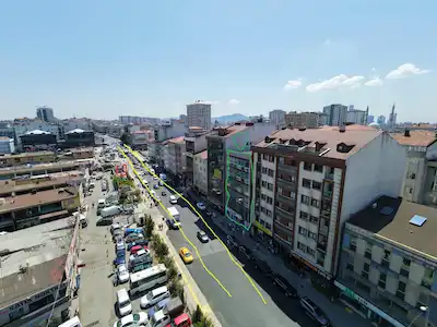 ALEMDAĞ CADDESINDE METRONUN KARŞISINDA KOMPLE KIRALIK BINA