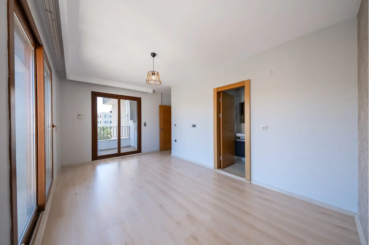 SEFERİHİSAR'DA HAVUZLU & SOSYAL TESİSLİ SİTEDE 3+1 SATILIK DAİRE