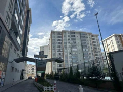 RE/MAX LACİVERT'TEN BOSTANCIOĞLUN'DA SATILIK 4+1 ARAKAT DAİRE