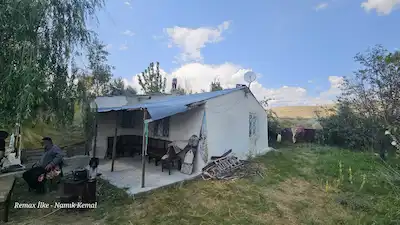 REMAX İLKE'DEN 3 PARSEL 1.527 M² İMARLI ARSA VE BAĞ EVİ