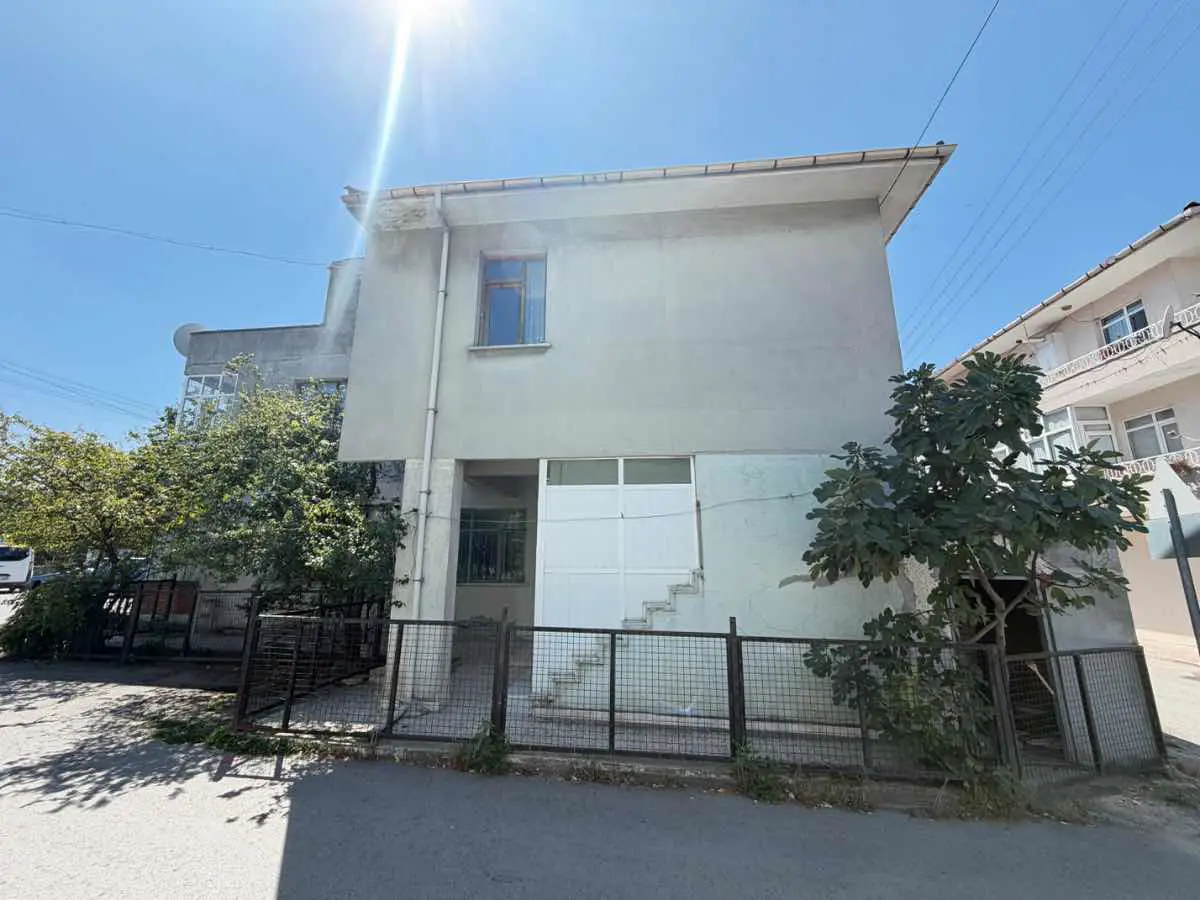 ÇAYIROVA FATİH CADDESİ ARKASI MÜSTAKİL 3 KATLI SATILIK BİNA