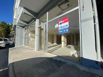 REMAX WE'DEN CADDE ÜZERINDE 150M2 KIRALIK DÜKKAN