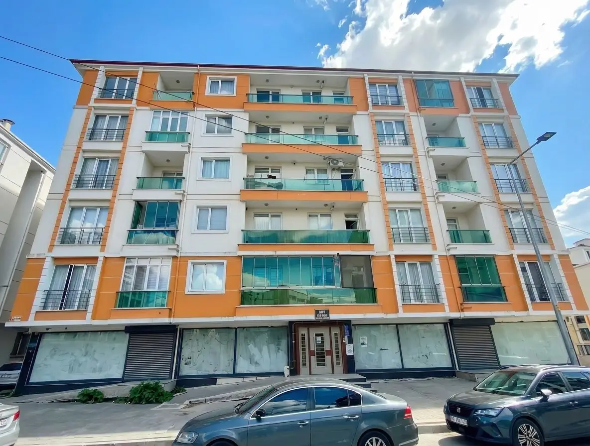 REMAX LANDDEN HATİP MAHDE FULL EŞYALI 3BALKONLU 2+1SATILIK DAİRE