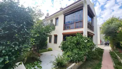 ALTINOLUK ESKENT SİTESİ’NDE SATILIK 2+1, MÜSTAKİL BAHÇELİ VİLLA