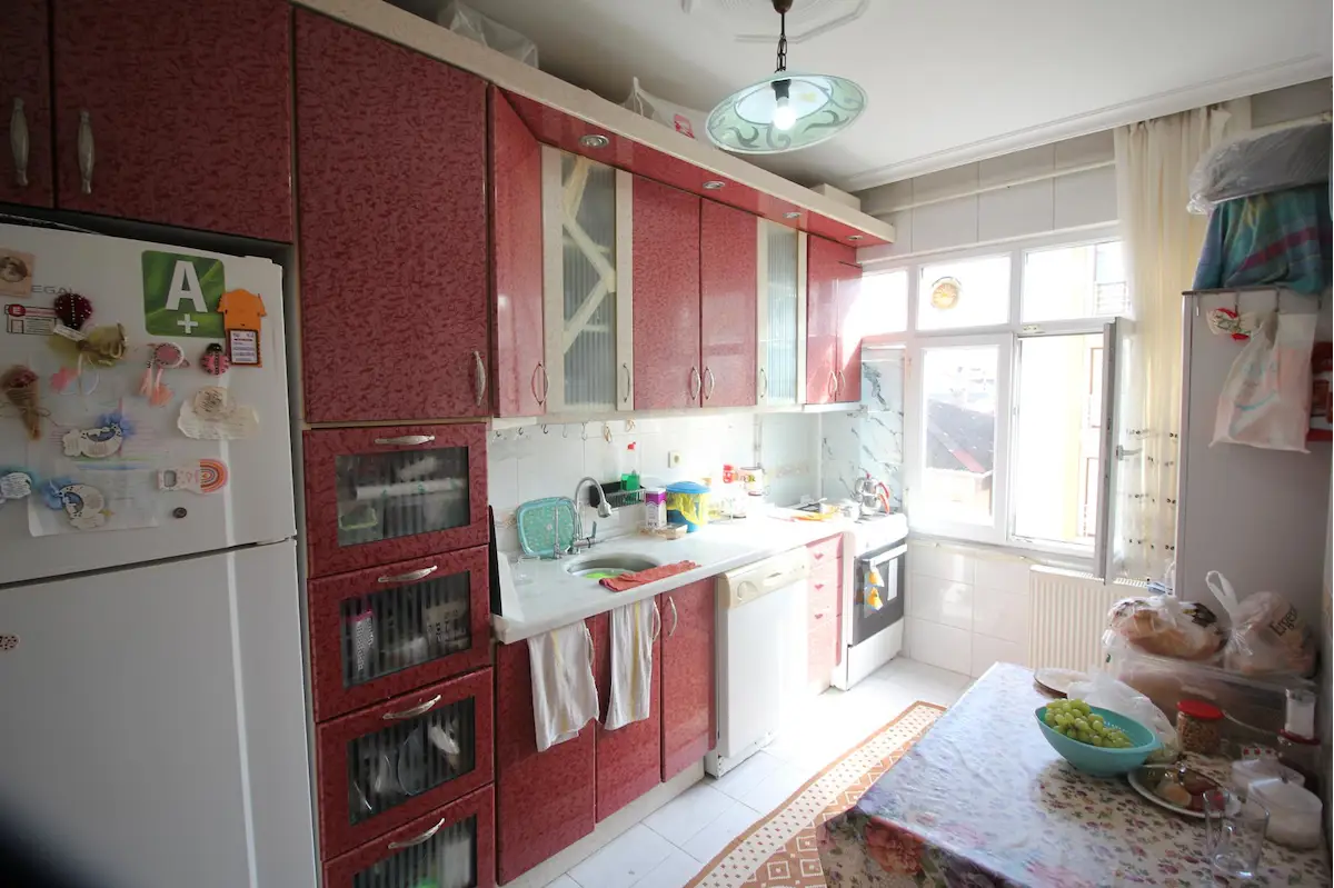 İKBAL CADDESİ CEPHELİ İSKANLI 3+1 ARA KAT