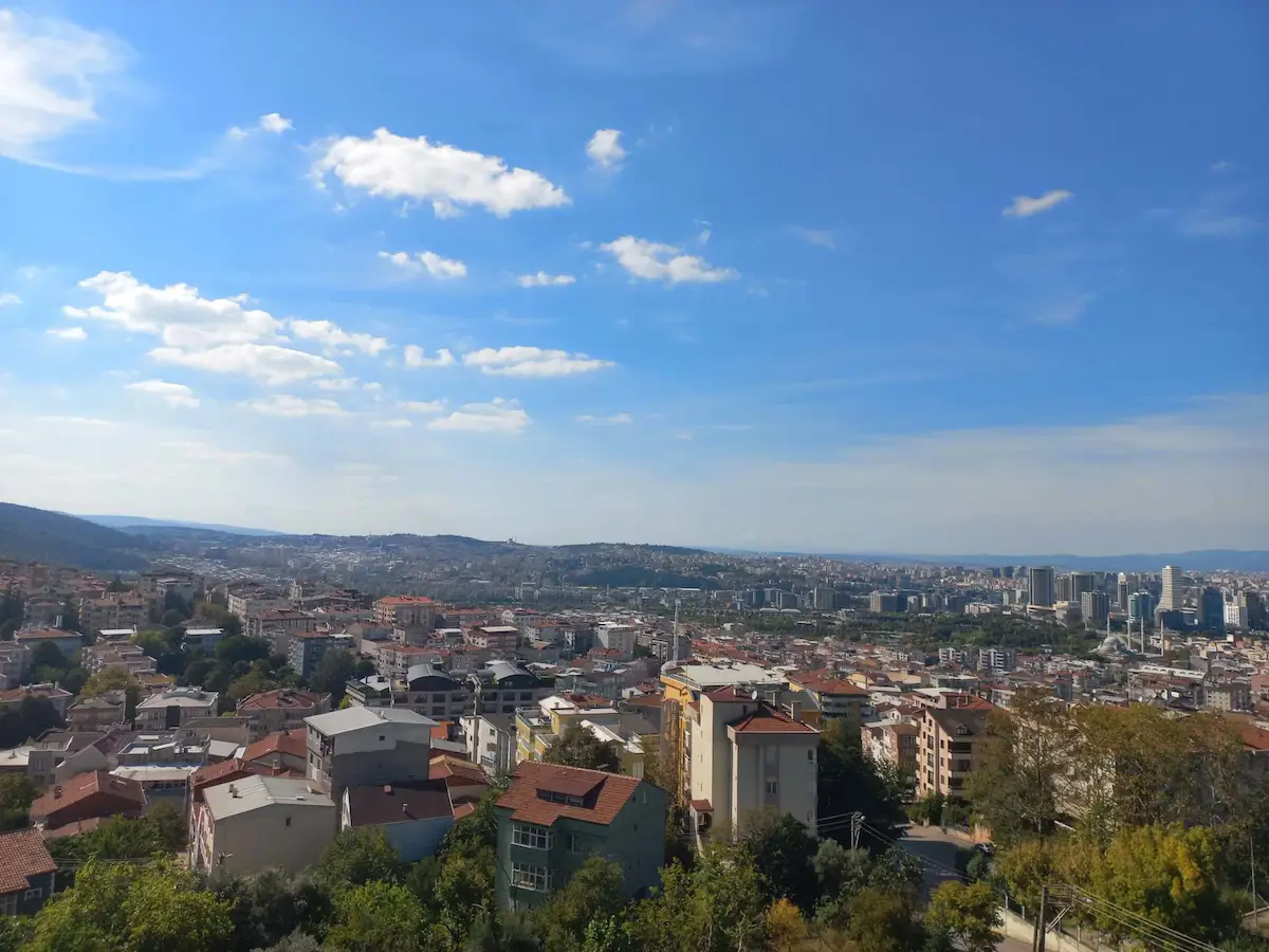 REMAX LEON ÇEKİRGE’DE YÜKSEK ŞEREFİYELİ, MUHTEŞEM MANZARALI KİRALIK 2+1