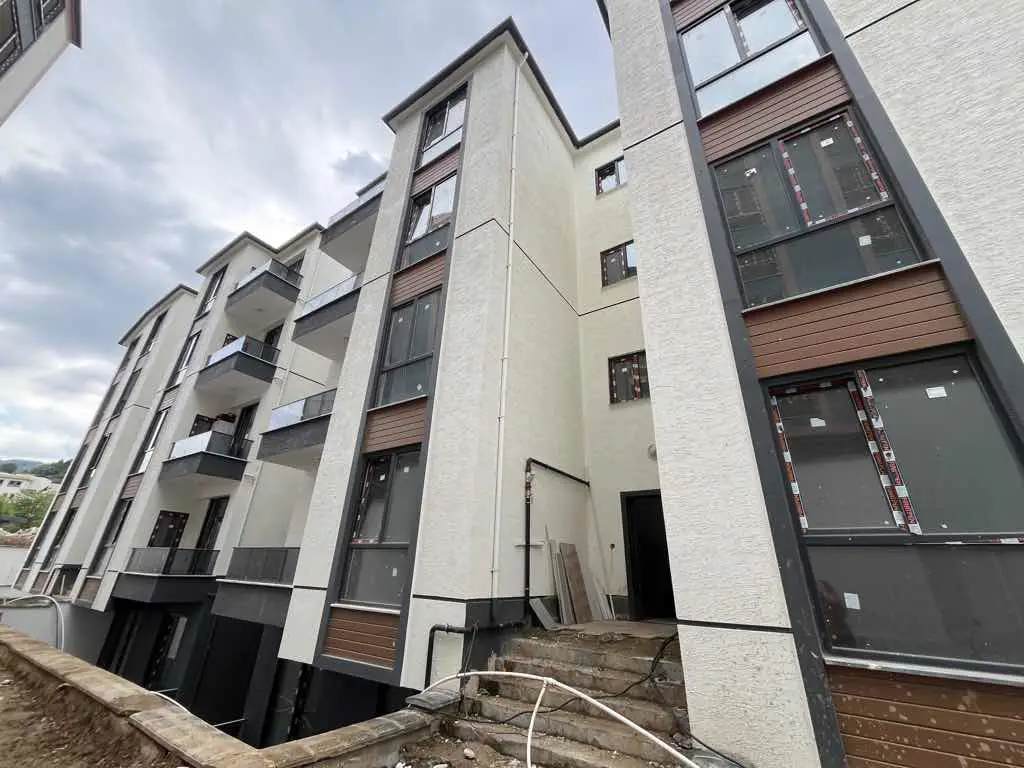 BAŞİSKELE ALTINKENTTE HAVUZLU SİTEDE 3+1 BAHÇE DUBLEX DAİRE