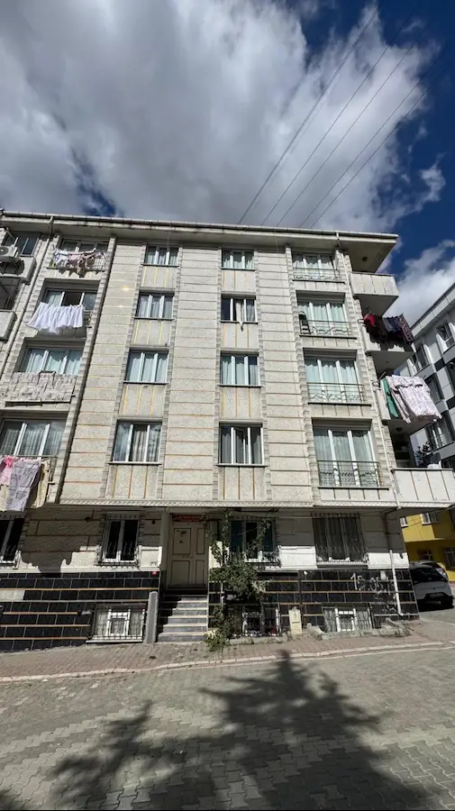 ESENYURT’TA MERKEZİ KONUMDA SATILIK 2+1 DAİRE
