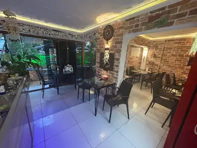 AYVALIK 150 EVLER'DE KIRLANGIÇ AVM YAKINI DEVREN KIRALIK PİZZA SALONU