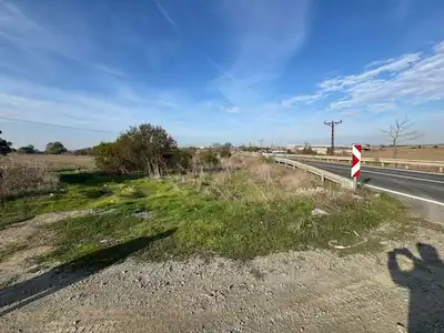 KAPAKLI KARAAĞAÇ’TA 19 MAYIS CADDESİNE 100 METRE CEPHELİ 1.534 M² TARLA