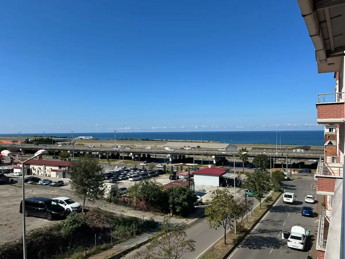 HAVAALANI KARŞISINDA YATIRIMLIK 28 BİN KİRA GETİRİLİ 3+1 EŞYALI