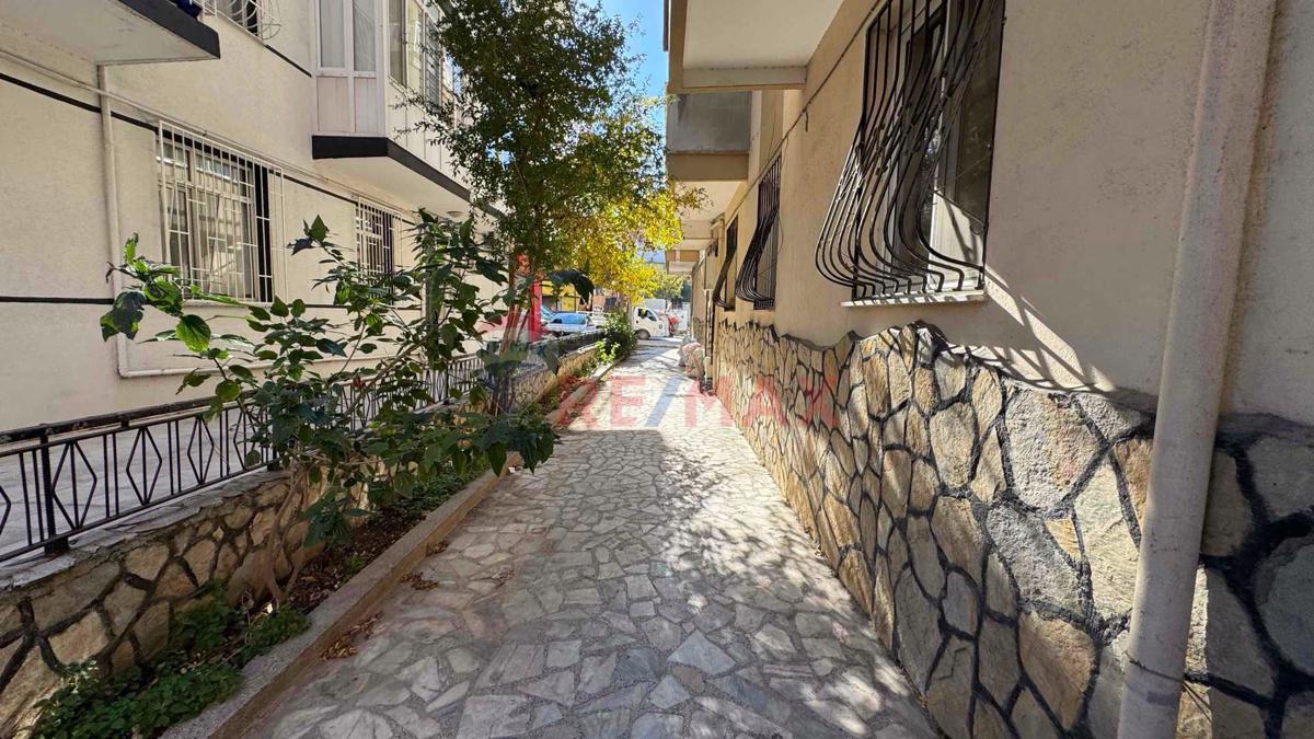 ŞIRINYER SEVGI YOLU FIL HEYKELI YAKINI ARAKAT TADILATLI 2+1 SATILIK DAIRE