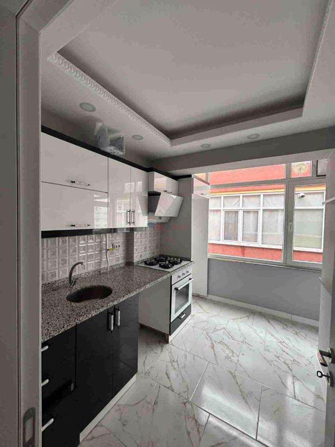 REMAX LAND DAN ŞEHSİNAN MAHALLESİNDE 1+1  AYRI MUTFAKLI SATILIK ARAKAT DAİRE 