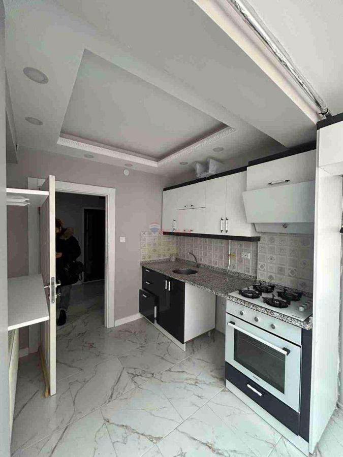 REMAX LAND DAN ŞEHSİNAN MAHALLESİNDE 1+1  AYRI MUTFAKLI SATILIK ARAKAT DAİRE 