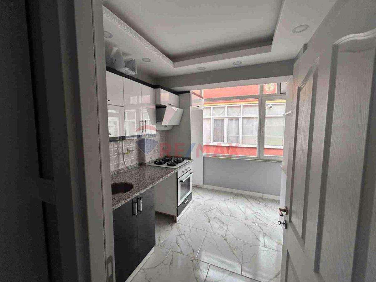 REMAX LAND DAN ŞEHSİNAN MAHALLESİNDE 1+1  AYRI MUTFAKLI SATILIK ARAKAT DAİRE 