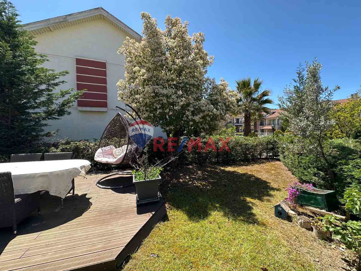 KOCAELİ GÖLCÜK DEĞİRMENDERE ATATÜRK MAHALLESİ HAVUZLU MANOLYA SİTESİ SATALIK 4+1 TAM MÜSTAKİL VİLLA