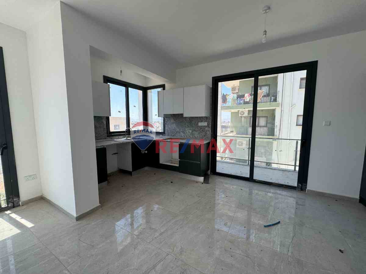 YENİBOĞAZİÇİ'NDE SATILIK SIFIR 1+1 DAİRE !!!