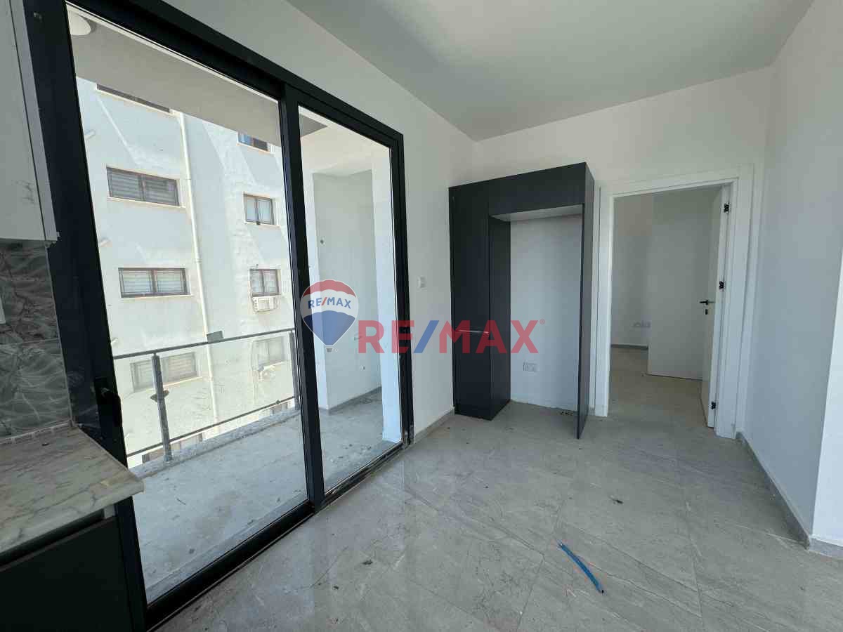 YENİBOĞAZİÇİ'NDE SATILIK SIFIR 1+1 DAİRE !!!