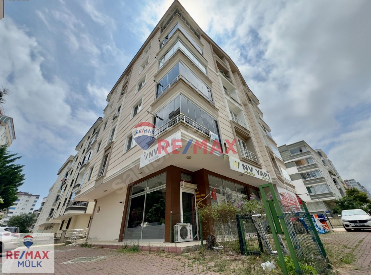 PRESTİJLİ LOKASYON! 55 M² SATILIK DÜKKAN ULAŞIMIN TAM KALBİ