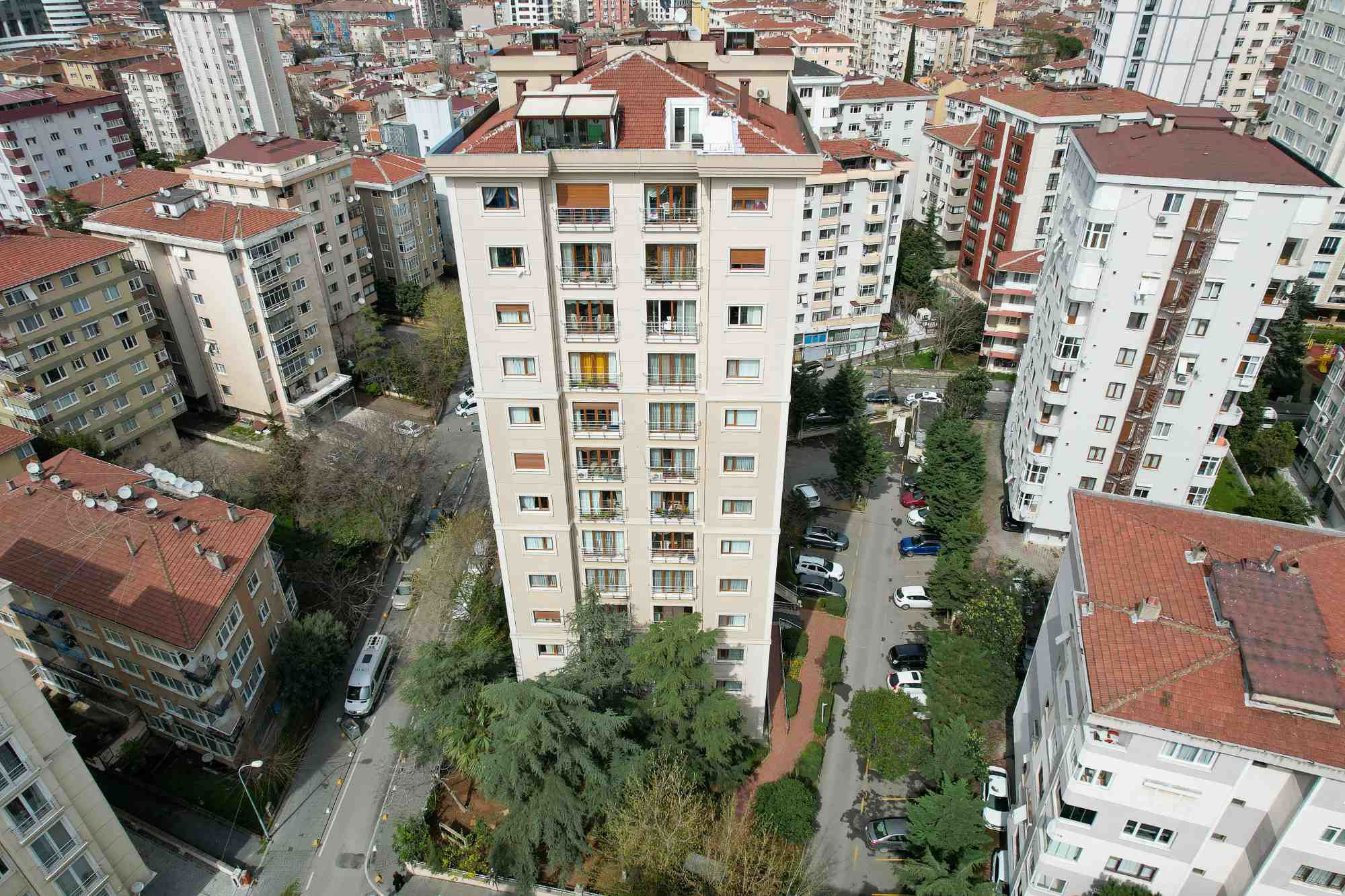 GÖZTEPE & KUYUBAŞI KONUTLARI’NDA, 10. KAT 3+1 SATILIK DAIRE –BOŞ-