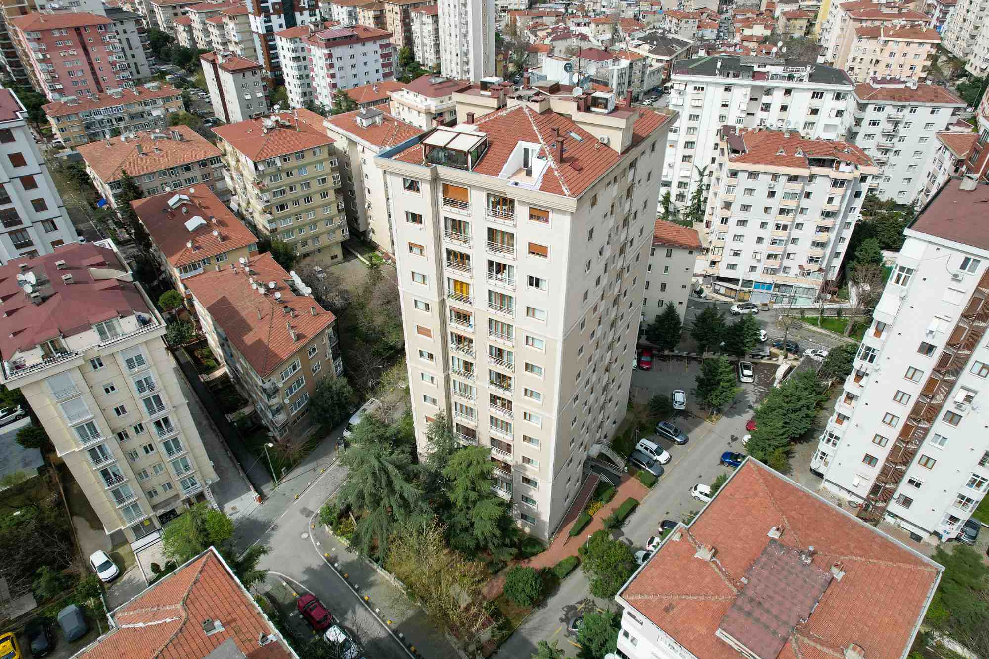 GÖZTEPE & KUYUBAŞI KONUTLARI’NDA, 10. KAT 3+1 SATILIK DAIRE –BOŞ-