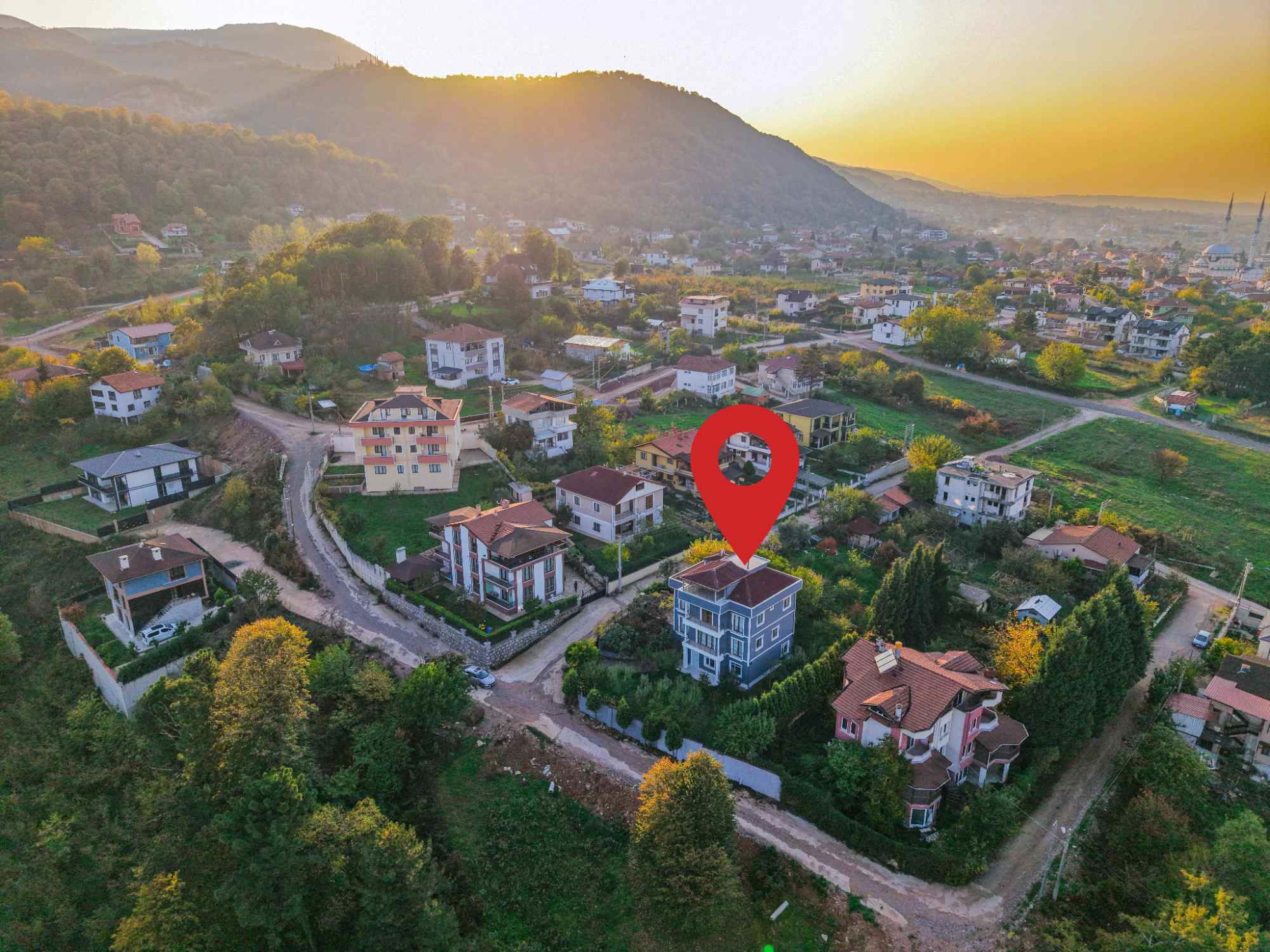 KARTEPE SUADİYE YEŞİLLİKLER İÇERİSİNDE SATILIK MÜSTAKİL VİLLA