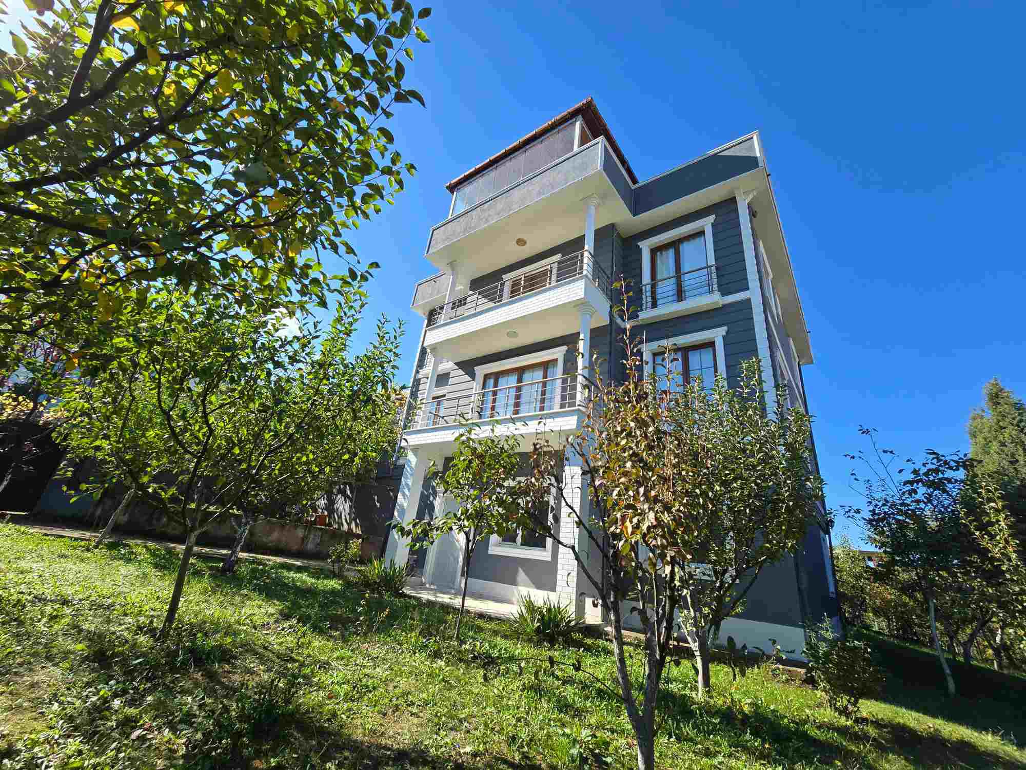 KARTEPE SUADİYE YEŞİLLİKLER İÇERİSİNDE SATILIK MÜSTAKİL VİLLA