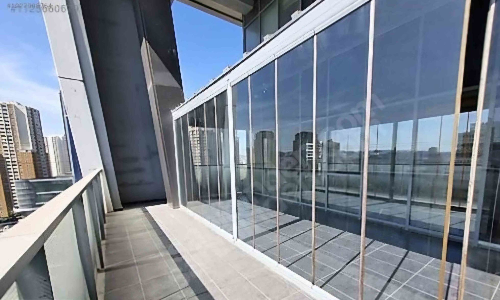 SEMBOL İSTANBUL TERASLI MANZARALI TİCARİ 2+1