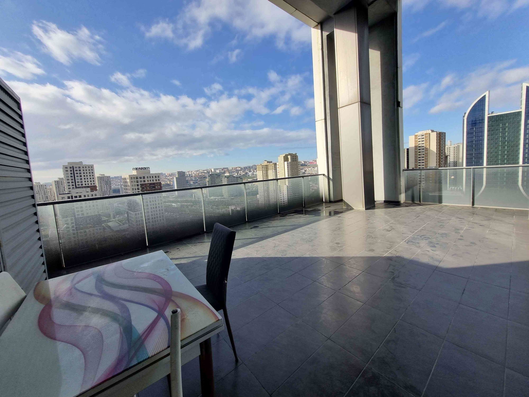 SEMBOL İSTANBUL TERASLI MANZARALI TİCARİ 2+1