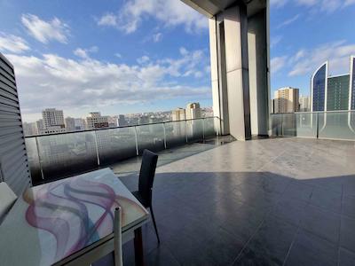 SEMBOL İSTANBUL TERASLI MANZARALI TİCARİ 2+1