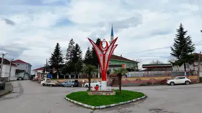 HENDEK KAZIMIYE MAH'DE 636 M²'SI KONUT İMARLI OLAN 1512 M² ARAZI