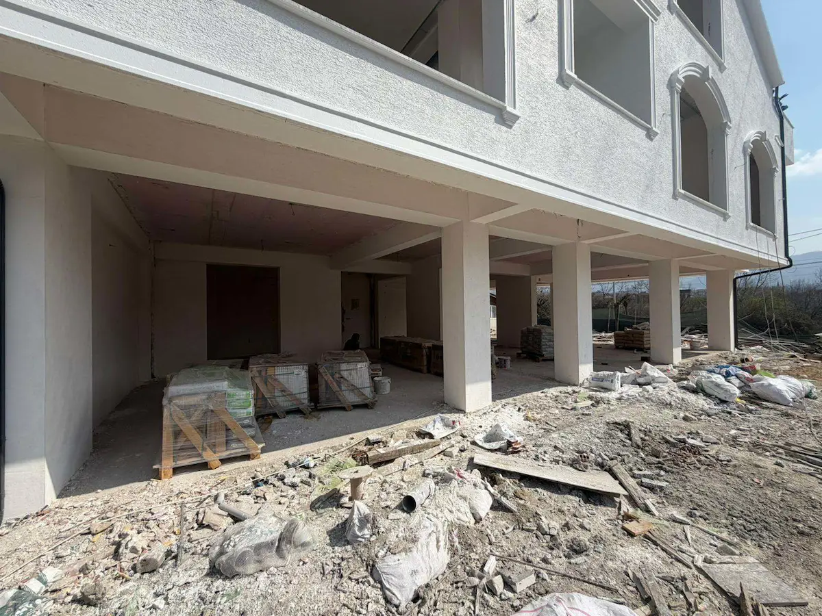 BAŞISKELE YAYLACIK CADDESI ÜZERINDE KIRALIK İŞ YERI