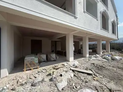 BAŞISKELE YAYLACIK CADDESI ÜZERINDE KIRALIK İŞ YERI