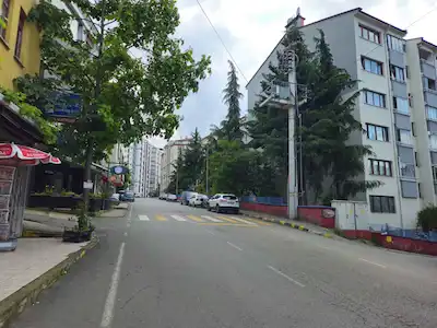 REMAX MEYDAN'DAN YEŞİLTEPE'DE TANJANTA YAKIN TEMİZ VE ARAKAT 2+1