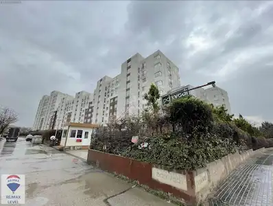 REMAX LEVEL'DEN VELÜX AVM'YE YÜRÜME MESAFESİNDE SİTEDE SATILIK 3+1 DAİRE