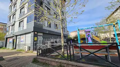 ÇEKMEKÖY’DE GÜNEY CEPHELİ 150 M² KİRALIK OFİS | GİRİS  | 2016 BİNA