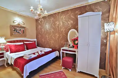 TAKSİM'DE 240 M2 KİRA GETİRİLİ KOMPLE SATILIK TİCARİ OTEL .