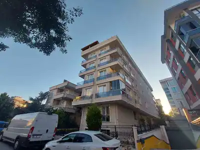 BEYLİKDÜZÜ GÜRPINAR 2+1 EBEVEYN BANYOLU ARAKAT DAİRE