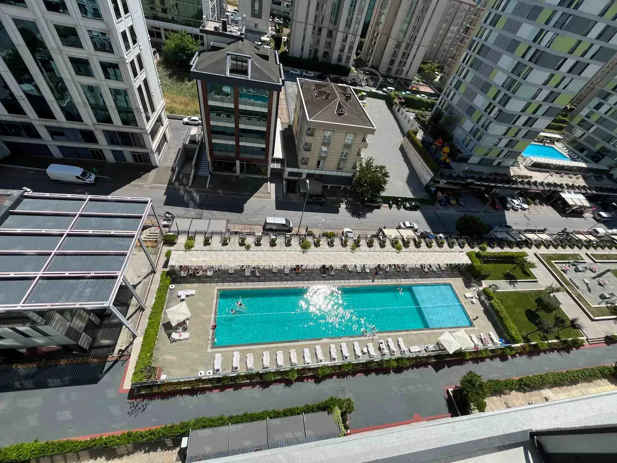 REMAX OSMAN KAYA ŞERIFALI MAH.SARISSA SITESI 2+1 BOŞ 100 M2