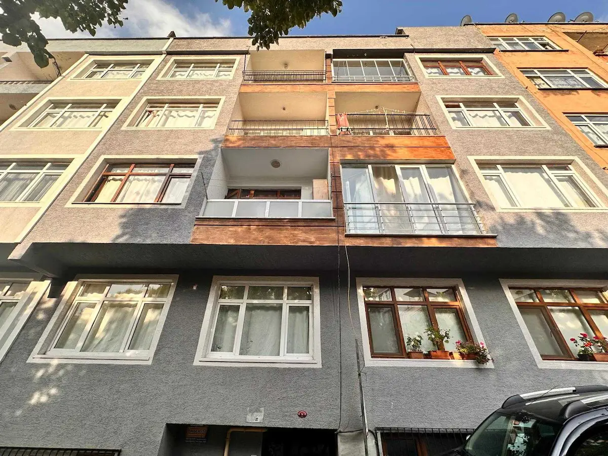 YENİCUMA’DA MEYDANA YÜRÜME MESAFESİNDE BAHÇE KULLANIMLI 3+1 SATILIK DAİRE