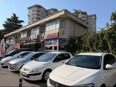 MERKEZI KONUMDA KADIKÖY NEZIRAĞA SOK KİRALIK 2 KATLI DÜKKAN