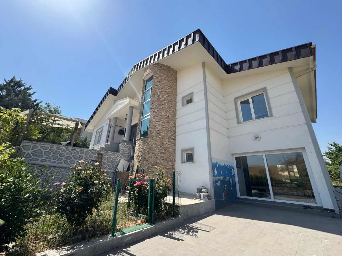 FIRSAT! DODURGA MEŞELİK SİTESİ’NDE 6+2 LÜKS VİLLA