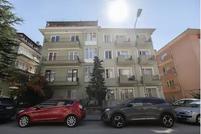 ÇANKAYA KÜÇÜKESAT BARDACIK SOKAK'TA EŞYALI KIRALIK 2+1 DAIRE 