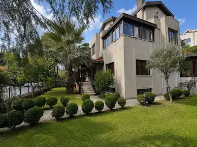 GÜLLER VADİSİNİN EN İYİ KONUMUNDA 5+1 KIRALIK VILLA